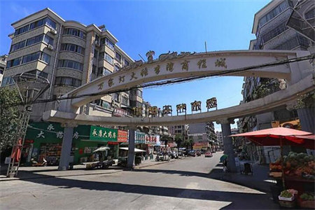 超值买品质小区恒大名都精装4房户型通透环境好可按揭有证